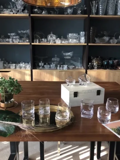 Dekoratives Whiskyglas aus Kristallglas mit schwerem Boden und abgerundetem Rand